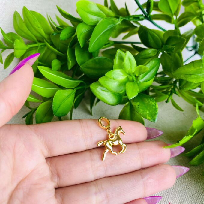 Berloque Cavalo Banhado a Ouro 18k