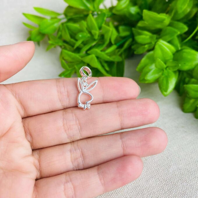 Berloque Coelho Playboy Banhado a Ouro 18k