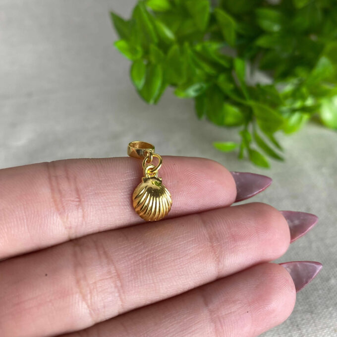 Berloque Concha do Mar Banhado a Ouro 18k