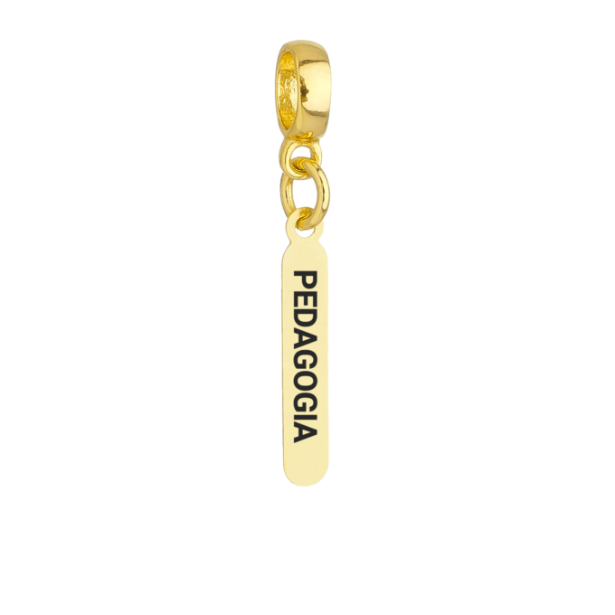 Berloque Plaquinha Pedagogia Banhado a Ouro 18k
