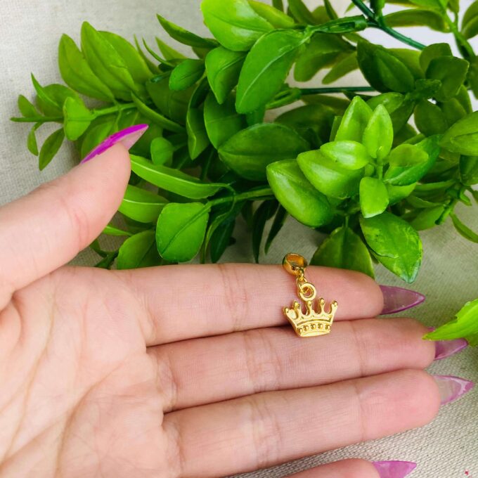 Berloque Coroa Banhado a Ouro 18k