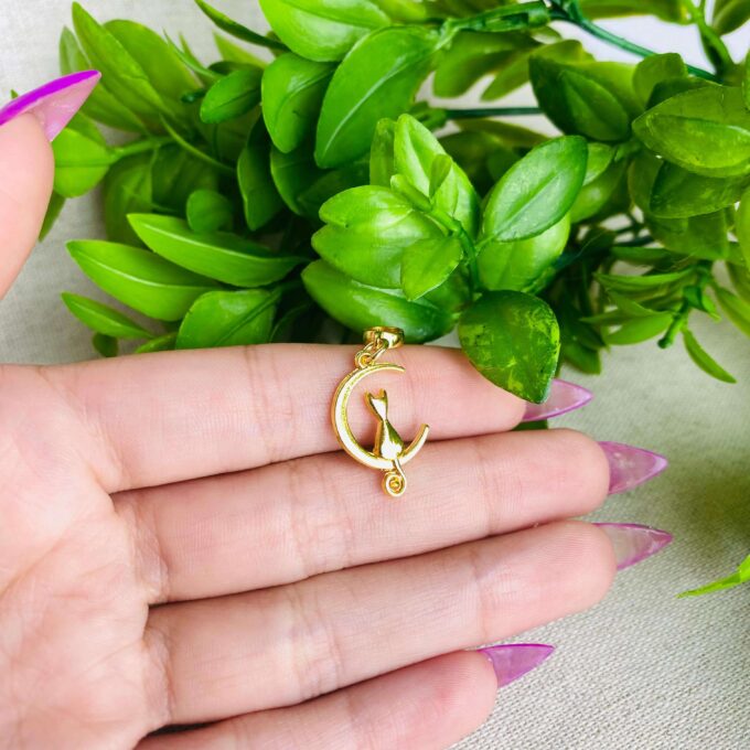 Berloque Gato na Lua Banhado a Ouro 18k