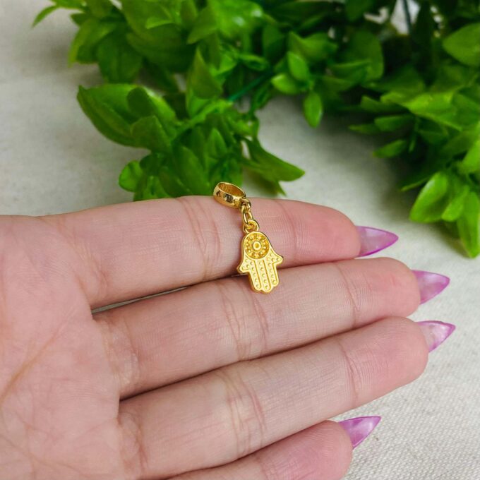 Berloque Mão de Fátima Hamsá Banhado a Ouro 18k