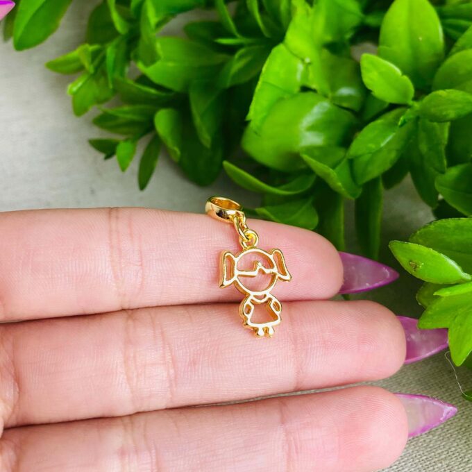 Berloque Menina Vazada Banhado a Ouro 18k