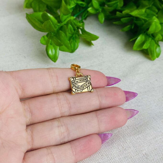 Berloque Mala de Viagem Banhado a Ouro 18k