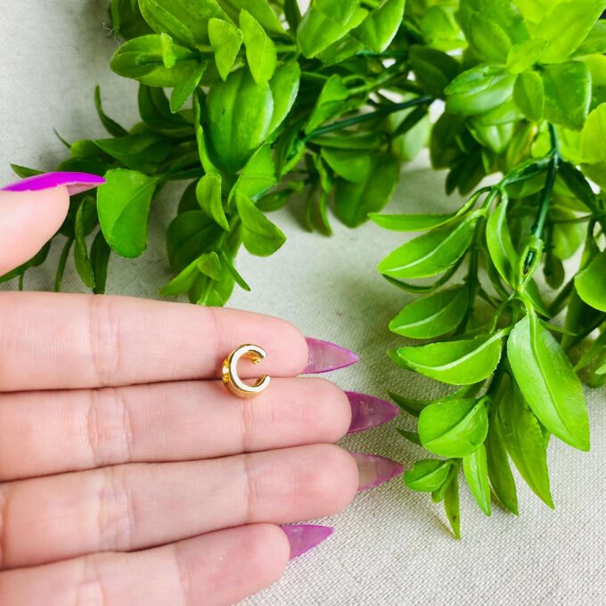 Berloque Letra C Separador Banhado a Ouro 18k