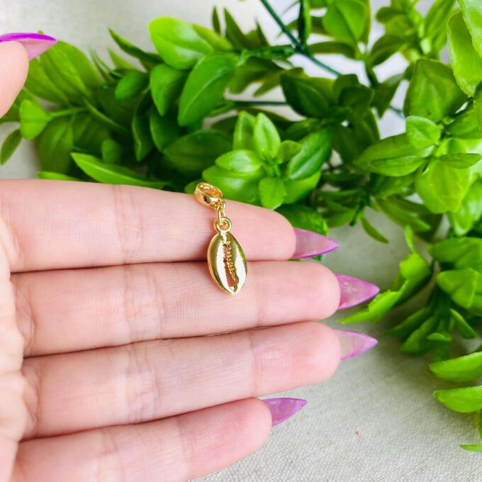 Berloque Búzio Banhado a Ouro 18k