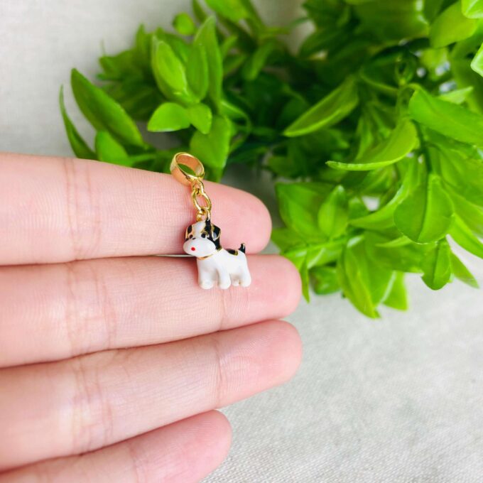 Berloque Cachorro Lhasa apso Preto Banhado a Ouro 18k.